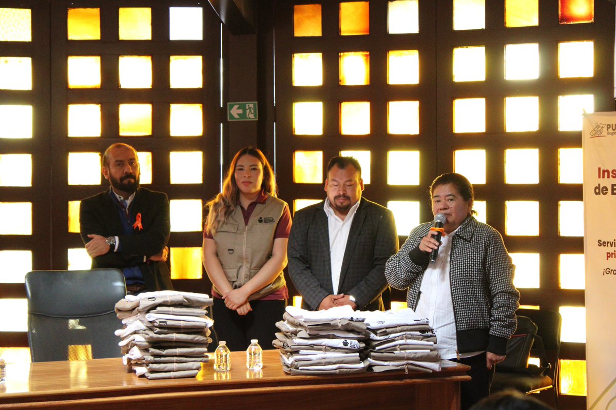 Ismael_ZarateG's tweet photo. Asimismo, entregamos playeras y chalecos al personal de nuestras Coordinaciones en Puebla Capital, Zona Norte y Sur, para fortalecer la identidad y profesionalismo de nuestro equipo. https://t.co/0W48P0evcG