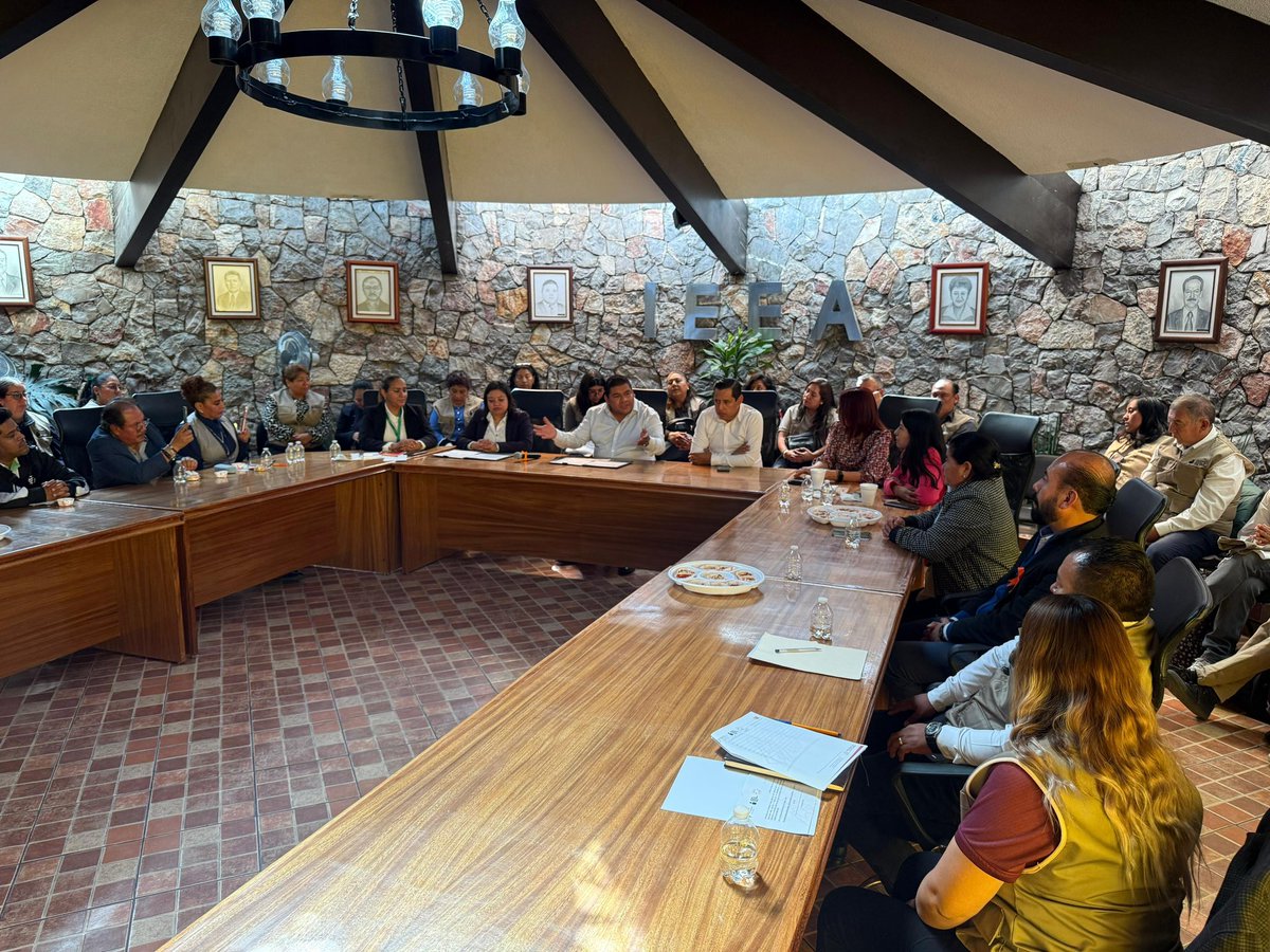 Ismael_ZarateG's tweet photo. Juntos continuamos trabajando en sinergia con diferentes sectores, para generar un impacto positivo dentro del #GobiernoPresente de nuestro mandatario estatal, @SergioSalomonC. https://t.co/oNkUnnCzy8