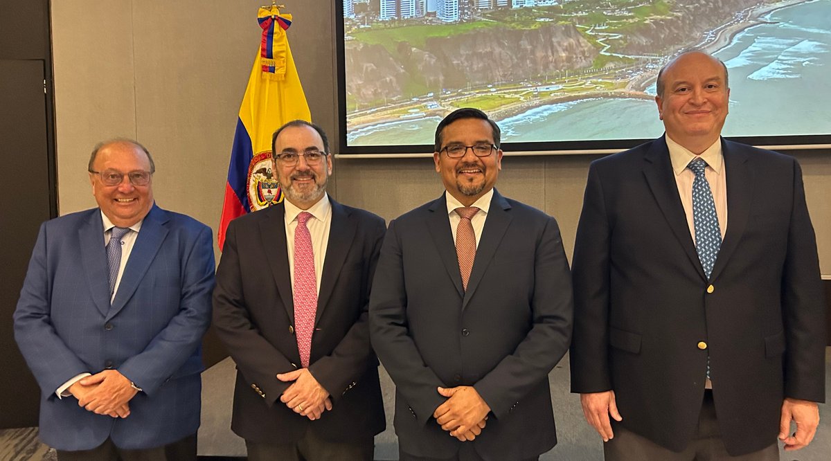 AgendaCAF's tweet photo. CAF Asset Managment, gestora y subsidiaria de CAF, lanzó el Fondo de Deuda Senior CAF-AM Ashmore II en 🇨🇴#Colombia. Este nuevo fondo marca un hito en la movilización de capital privado para proyectos de infraestructura sostenible en América Latina y el Caribe. Con un cierre inicial de USD 405 millones,  🍀💧CAF-AM Ashmore II ya cuenta con más de 40 proyectos en pipeline, enfocados en transporte, energía, agua y saneamiento básico, adheridos a los más altos estándares ASG. 

Este lanzamiento fue presentado por Alberto Ñecco, gerente general de CAF-AM; Camilo Villaveces, presidente de Ashmore Colombia, Álvaro Manotas, CEO CAF-AM Ashmore y Sergio Díaz-Granados (@sergiodigra), presidente ejecutivo de CAF.
