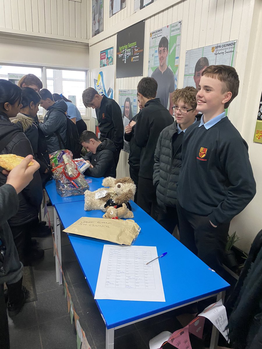 BrynWBQ's tweet photo. A great start to our Charity Week @guidedogs @AsdRainbows @bowelcanceruk please join us tomorrow and ‘Guess the name of the dog, enter the chocolate raffle and sign a star of hope for a loved one’ @Bryn_Celynnog @BrynTech https://t.co/bys8BDd2pG