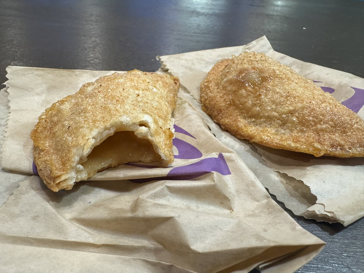 Hiraeth_86's tweet photo. Public Anouncment! @tacobell has temporarily brought back the Apple Empanada! Oh how I have missed you! If you want them to bring it back permanently. VOTE with your 💵 and come buy them. I bet if enough of them are bought. They will bring it back for good. Who misses these??!! 🙋🏽‍♂️Me!!!🙋🏽‍♂️ 🤤 
🫃🏽mmmm.🫃🏽