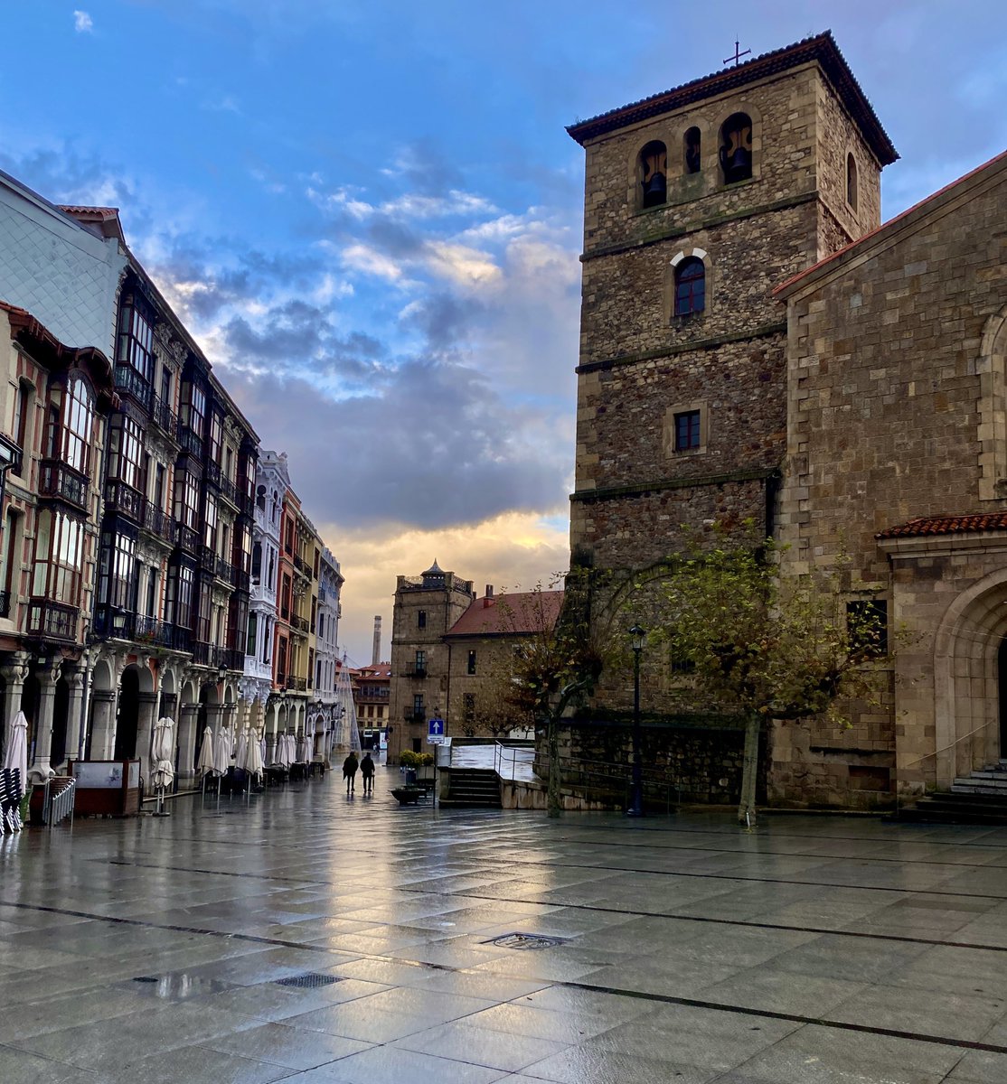 Avilés, la ciudad con el casco histórico más bonito de Asturias 💙🤍

📸 Lunes 9 de Diciembre de 2024