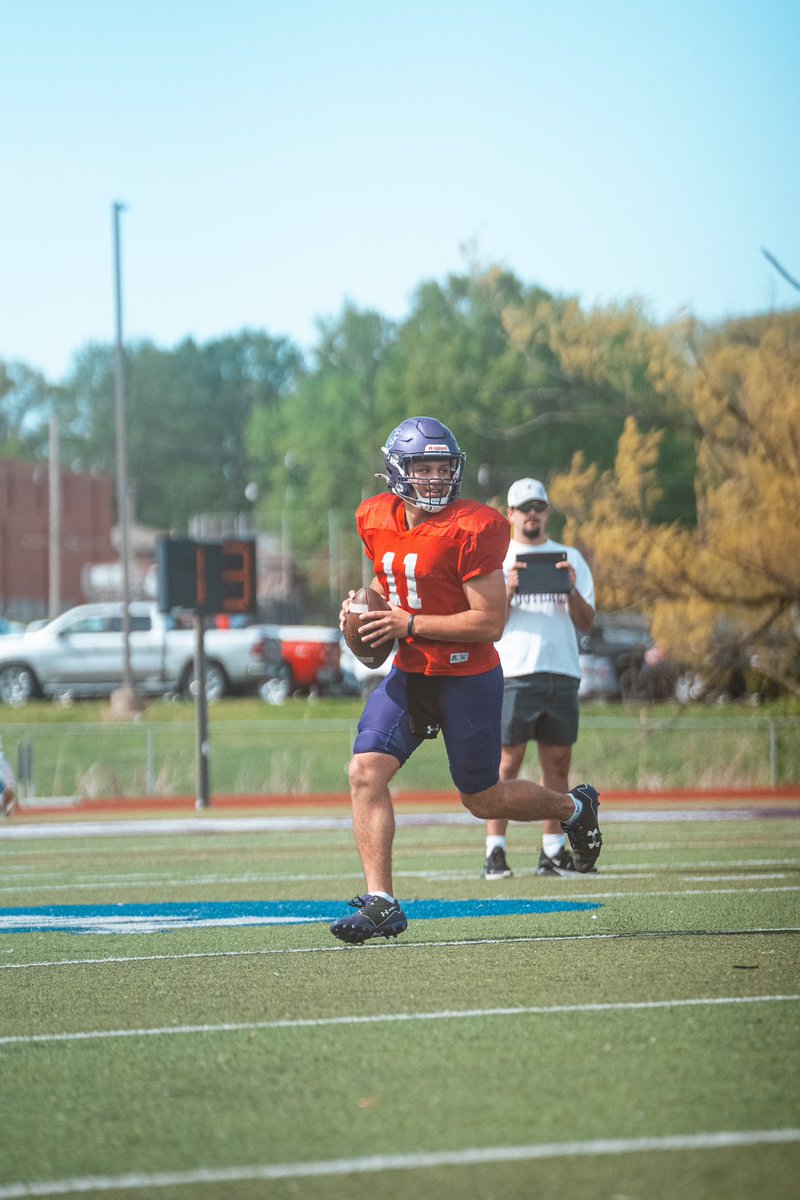 AlexGraham_1's tweet photo. Mid Year Transfer QB 

Looking for a home in the spring 

DM’s are open! https://t.co/vlwauWmvmK