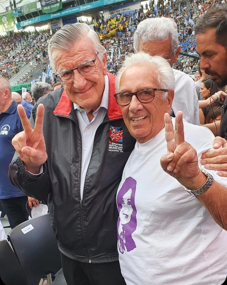 Nos deja Héctor Recalde, un gran luchador por los derechos de los trabajadores y una voz clave en la política argentina. Su legado de compromiso y justicia social seguirá vivo en nuestra memoria. Mis condolencias a su familia y allegados.