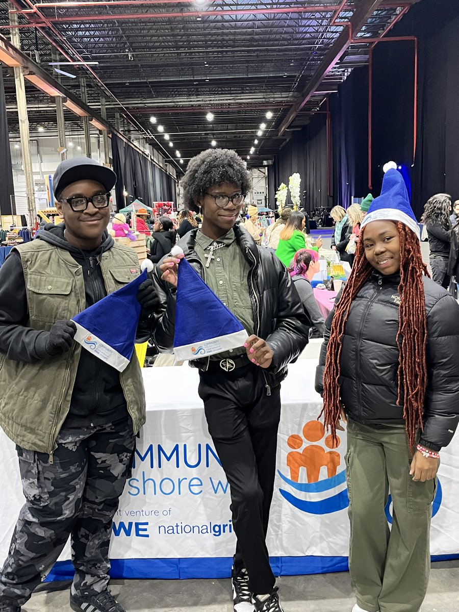 Community_Wind's tweet image. Our team had a blast at the @BklynNavyYard Annual Wallabout Wonderland Holiday Market! With over 200 local vendors showcasing Brooklyn’s creativity and charm, it was the perfect place to share our excitement about bringing clean, renewable energy to this vibrant community.