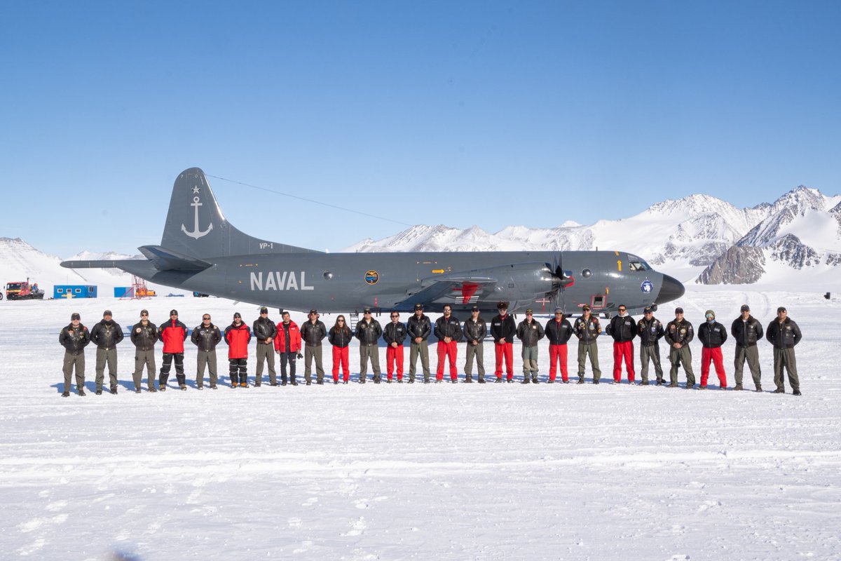 Mayafernandeza's tweet photo. El P-3 Orion de la @Armada_Chile aterrizó por primera vez en el Glaciar Unión de la Antártica, marcando un hito para nuestra aviación naval 🛩🇨🇱

Mis felicitaciones a todos los responsables de esta proeza que, además, se enmarca en el desarrollo de la misión científica Hielo V https://t.co/B82aMiFkgZ