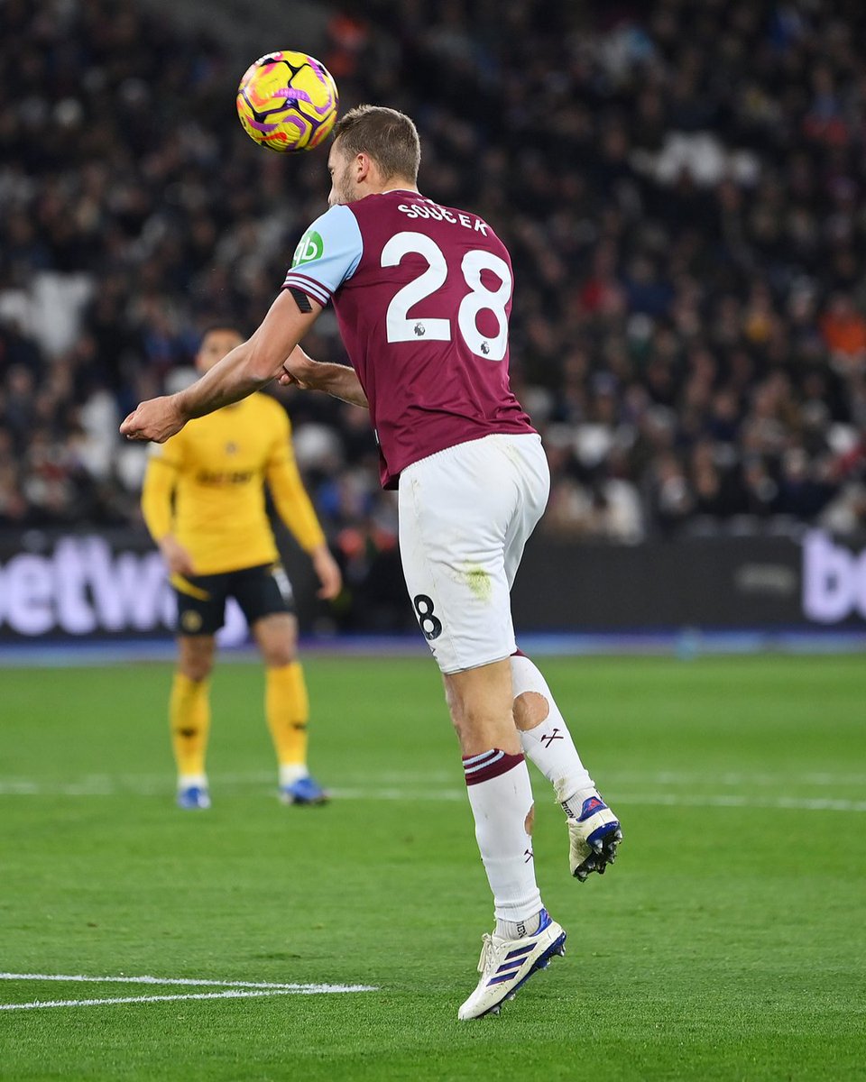 Premier League tweet media