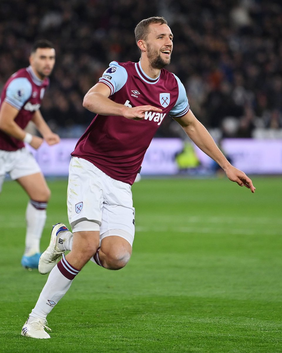 Premier League tweet media