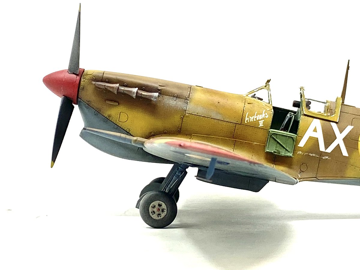 TSMODELHANGAR's tweet image. Eduard 1/48 Spitfire Mk Vc Tropical
🚧Ready For Inspection🚧
Here she is! This Spitfire Mk Vc tropical is finished in the markings of No 1 Squadron, SAAF based in Tunisia in April 1943.