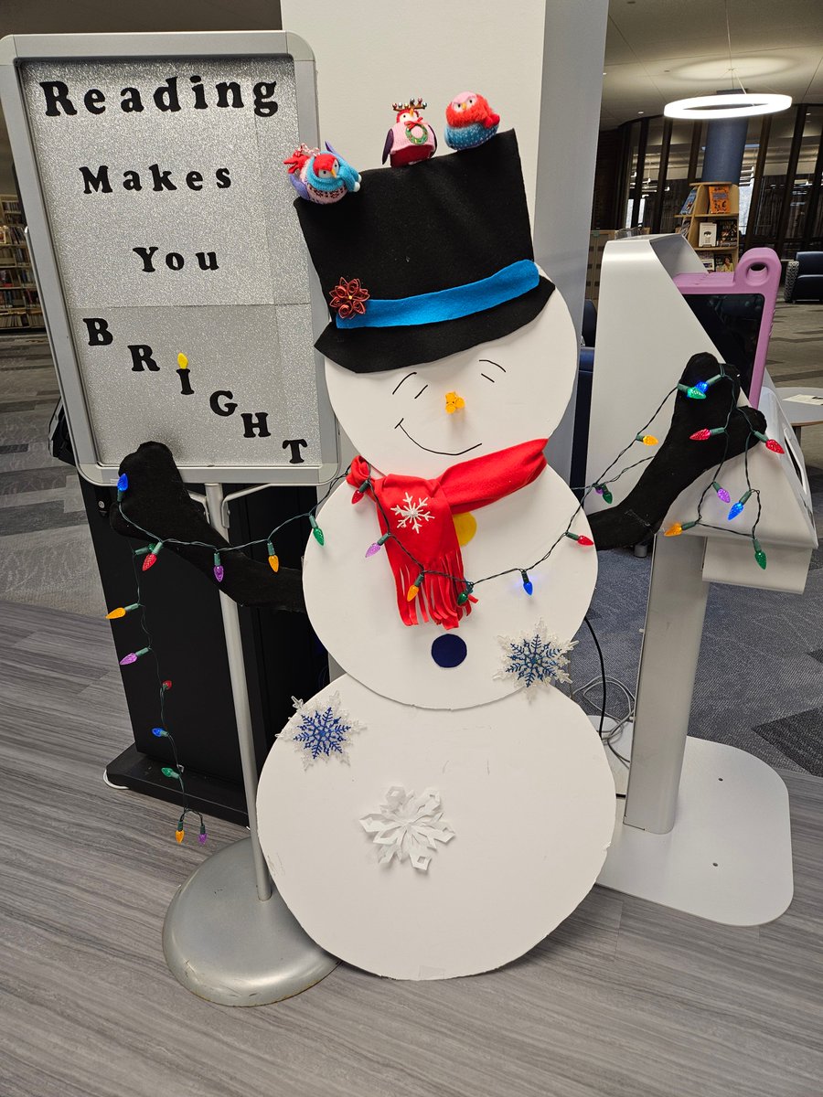 MonCoLibrary's tweet photo. Let your imagination shine this season- just like our snowman! Remember, reading makes you bright. ⛄️
#monmouthcountylibrary #moncolibrary #borrowbeforeyoubuy #readingmakesyoubright #snowman #December2024 #librarysign https://t.co/vckmCnu23T