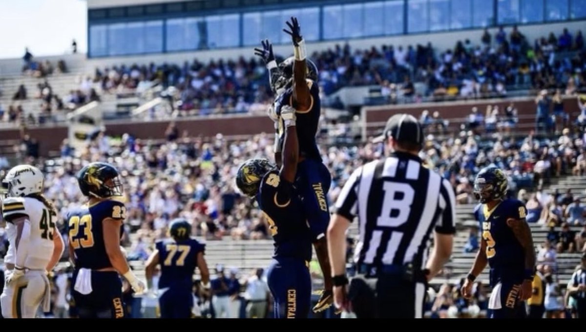 1kval_'s tweet image. Blessed to receive an offer to Central Oklahoma @CoachKDumas