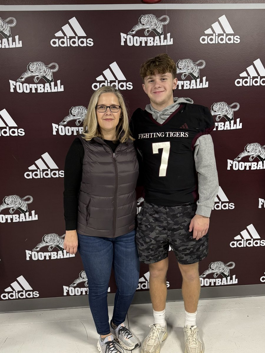 Had a great visit <a href="/CvilleTigersFB/">Campbellsville Football</a> today! Thanks for the invite @CoachBrisonCU 
<a href="/chirico_joe/">Joe Chirico</a> <a href="/CoachJ_Ray/">Jordan Ray</a> <a href="/GRCHS_Football/">George Rogers Clark Football</a> #wenotme