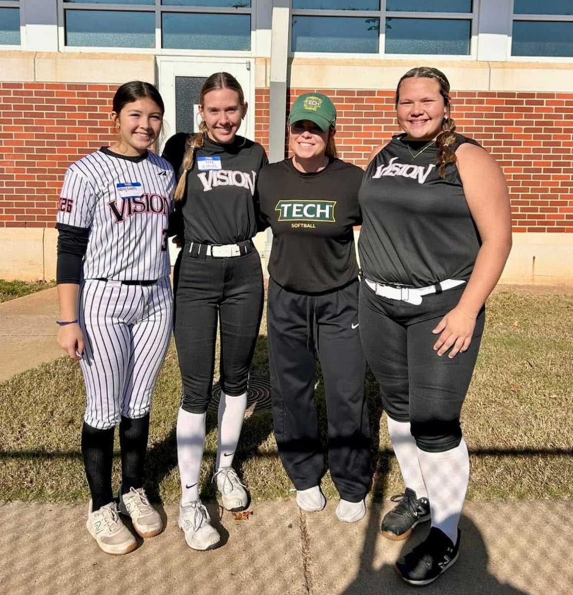 MadisonKellar57's tweet photo. I got the privilege to catch one of my favorite pitchers @addywilmoth2026 this week at the @ATUSoftball pitching clinic!  also got to see @AddilyE! Thank you for all the opportunities! 

@VisionElite18u 
@FastpitchVision 
@jtjones00 https://t.co/6TYMsAxv45
