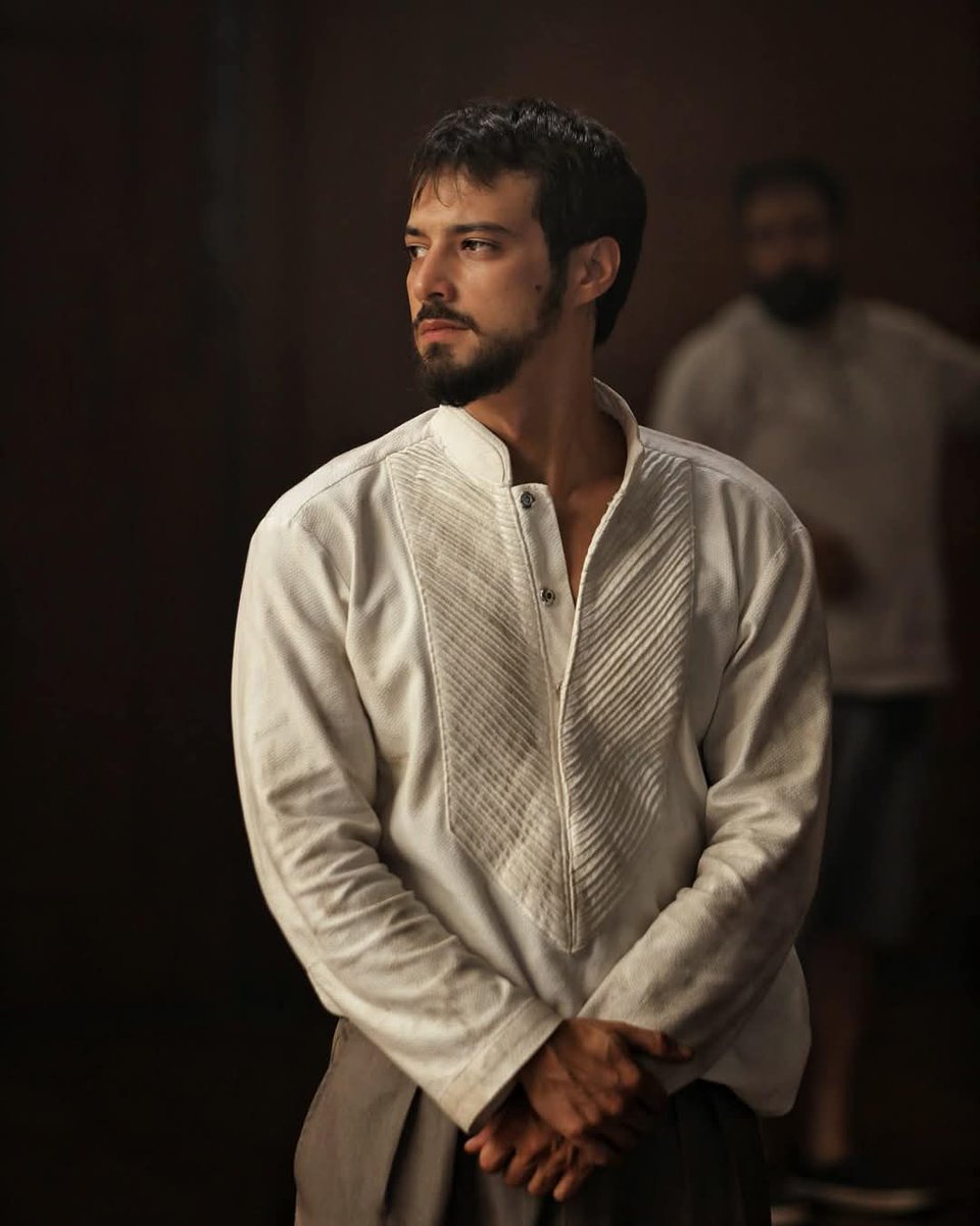 شفت هيدي الصورة ولفتتني اللوك لايق علي كتير وعاطي رجولة🔥   بيستاهل الربح ولي عم بيمثلو مش احسن منو وعم نشوفهم متربعين على الشاشات من دون لا تمثيل ولا حضور برافو لمارت يلي دايما كنت إحكي عنو وعن اخلاقو وتمثيلو ومحبتي إلو مبلشي من ايام عشق ١٠١ والنجاح ما في ولا اي حاقد يوقف بوجو✌️