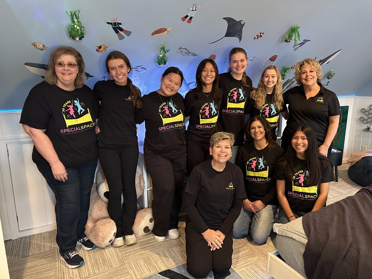 #SpecialSpaces #Knoxville teamed up w/ 𝑼𝑻 𝑰𝑨 𝑪𝒐𝒍𝒍𝒂𝒃𝒐𝒓𝒂𝒕𝒊𝒗𝒆 to design a perfect #dreambedroom for Allan. Water projectors created an illusion of being 𝘜𝘯𝘥𝘦𝘳 𝘵𝘩𝘦 𝘚𝘦𝘢 &amp; Allan’s first words upon entering were “𝑰𝒔 𝒕𝒉𝒊𝒔 𝒆𝒗𝒆𝒏 𝒓𝒆𝒂𝒍? 𝑰 💛𝒊𝒕!!”