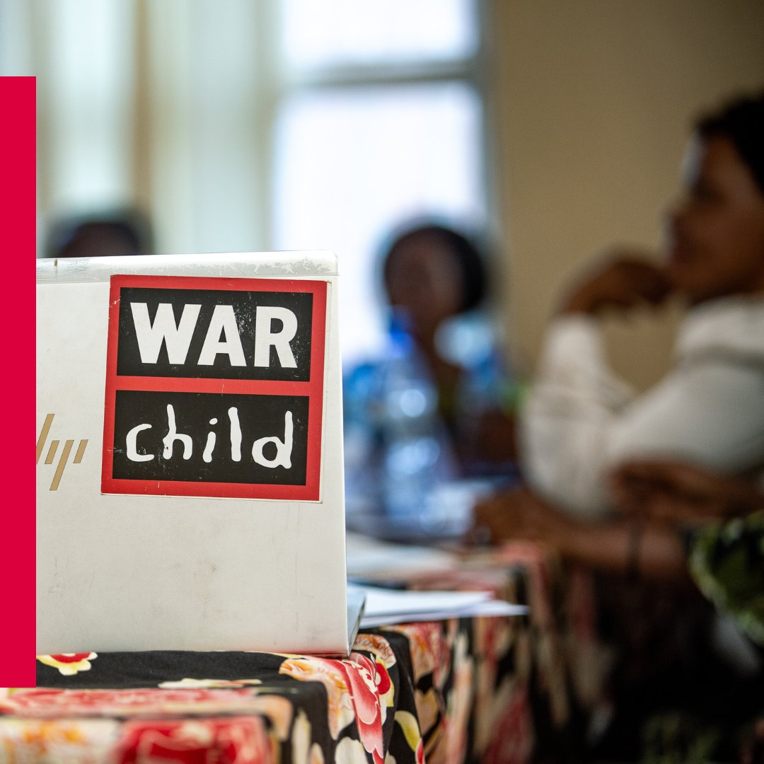 WarChildCan's tweet photo. In the Congo, War Child staff train educators on children’s rights & how to best support children who are victims of violence, suffering from trauma, or living in extreme poverty.
Families are connected w/local orgs that provide aid.
@DECJUBA #BeyondAQuickFix #16daysofActivism https://t.co/cUtOuzcFkS