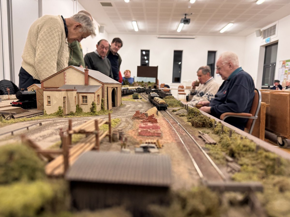 EEMRC's tweet image. Another Monday night is here. 
Ruxley, one of are home layouts is out working in full force, as well as many members working away at there own little projects. 
#modelrailway 
#EEMRC
