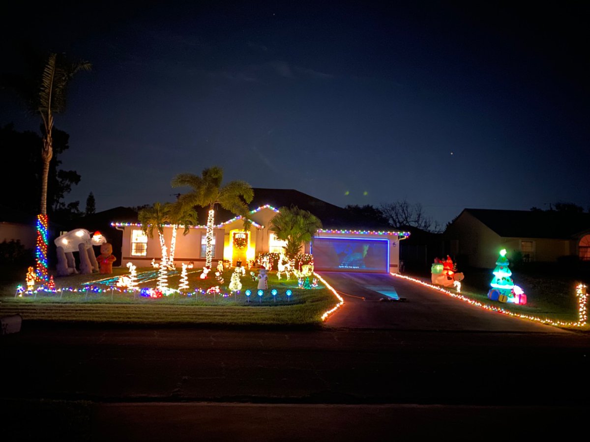 CityPortStLucie's tweet photo. Is your family visiting for the holidays? Take them on a tour of these beautifully decorated homes tonight! ✨
Plan your route ➡️ https://t.co/LU23Fb0MnZ
#PSLinLights https://t.co/LHgzbofbOM