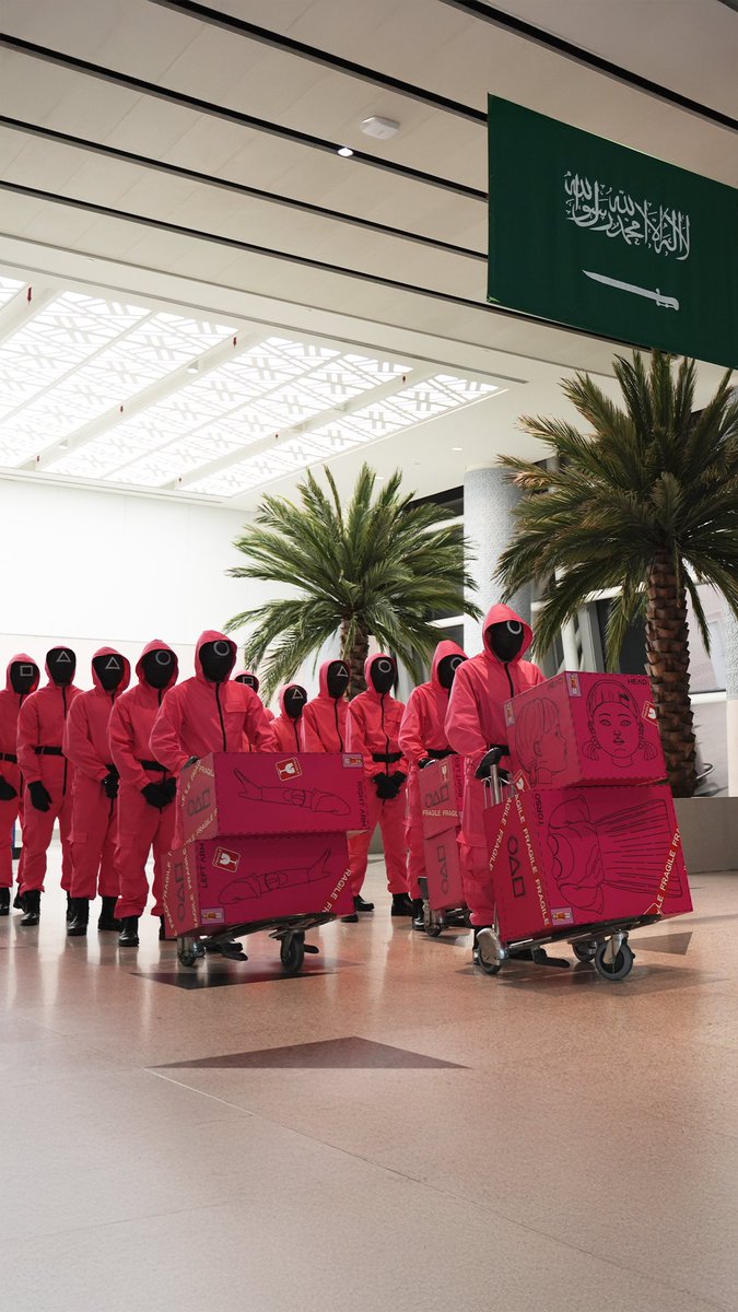 NetflixMENA's tweet image. شايفين من اللي وصل مطار جدة 👀
#لعبة_الحبّار_في_السعودية