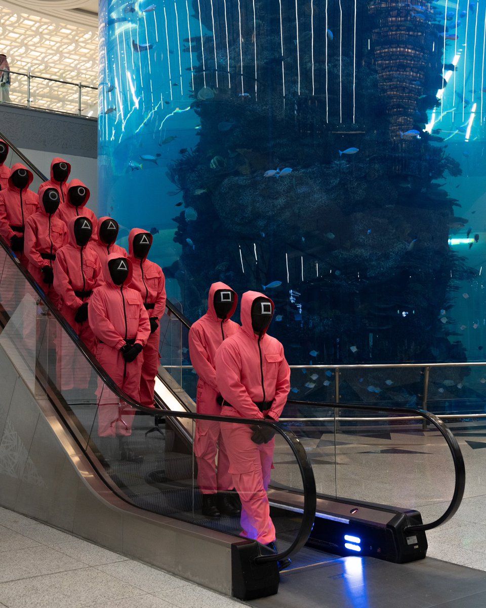 NetflixMENA's tweet image. شايفين من اللي وصل مطار جدة 👀
#لعبة_الحبّار_في_السعودية