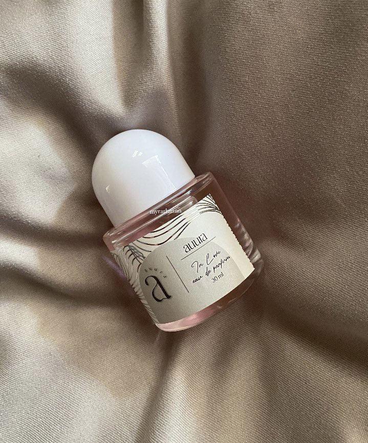 myrahmn's tweet photo. WEH I OBSESSED GILA BAU DIA😭💗😭💗 BAU DIA SUMPAH SAMA MACAM JO MALONE PUNYA✋🏻✋🏻

Memang i nak flex dekat semua orang i ada perfume ni sebab boleh dapat bau JM dengan harga RM40😙 https://t.co/nm6n3LILoV