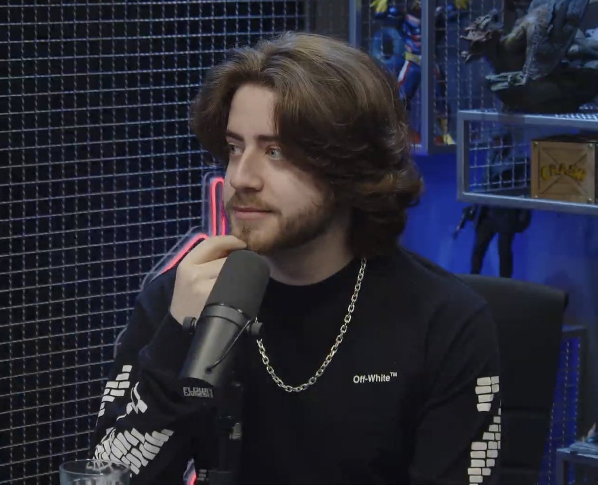liafoguel's tweet photo. oi cellbit depois passa o cronograma capilar pra mim obrigada https://t.co/UReQUJ3uUz