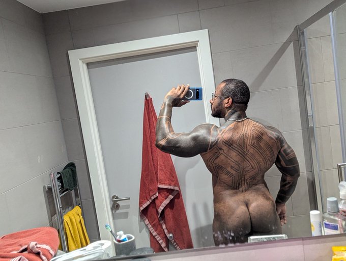 Mirror needs a clean https://t.co/prgWA2n5aO