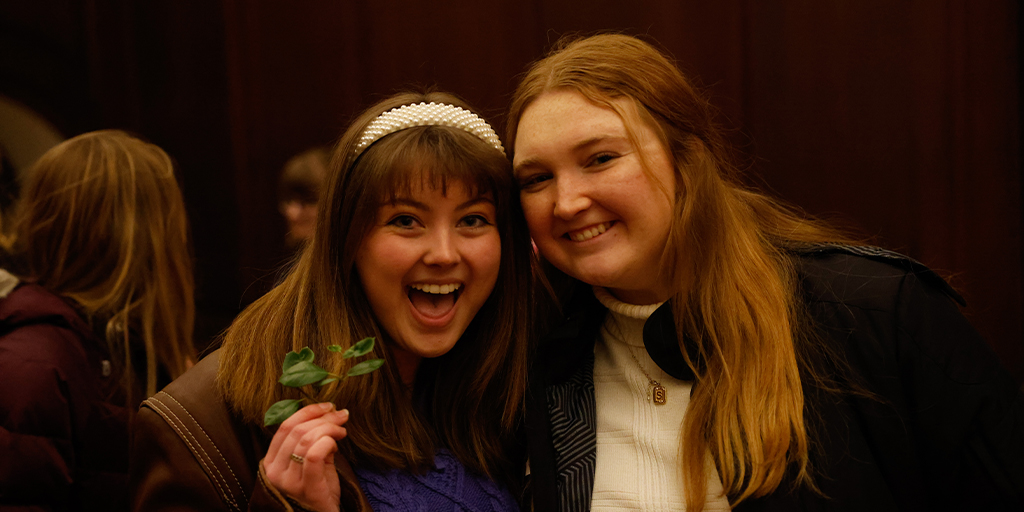 williamandmary's tweet photo. Mark your calendars: #wmYuleLog is set for this Saturday (12/14)! Join us in the Wren Courtyard at 5:30 p.m. for an evening of festive music, then toss a sprig of holly into the Great Hall fireplace for good luck. See you there: https://t.co/QLjhyvngoX https://t.co/PgSOFNE2qQ
