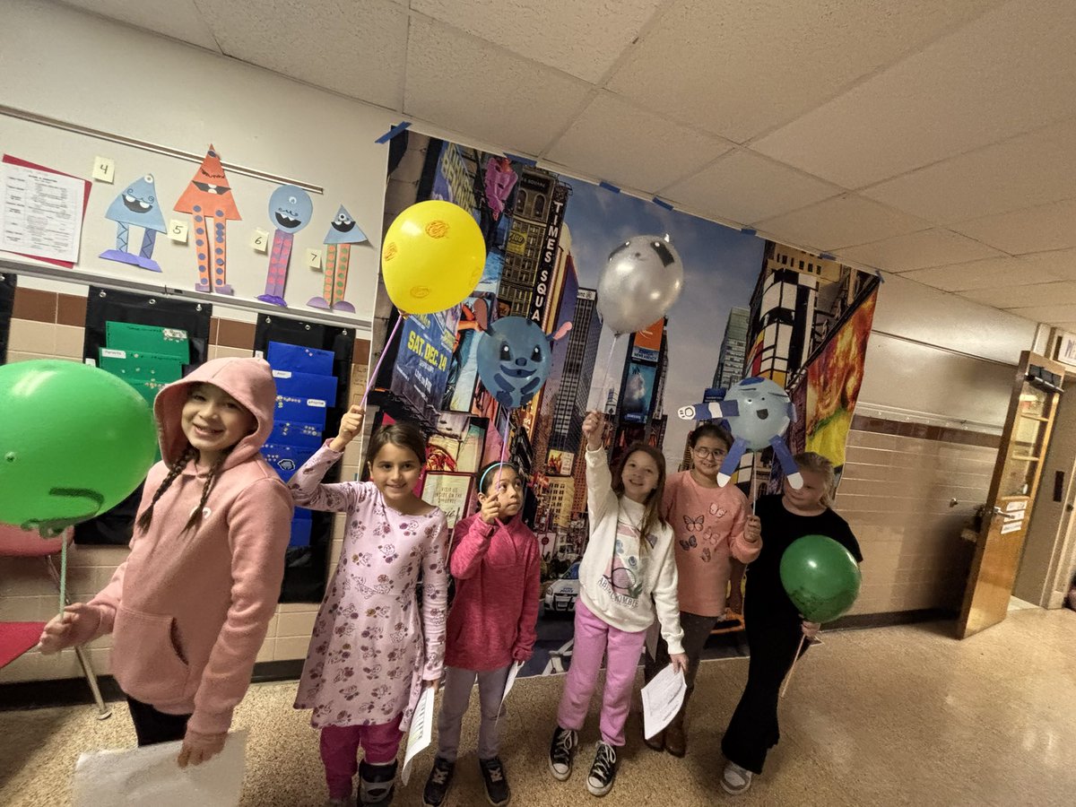 These 3rd graders did an amazing job leading the whole school meeting and showing off their creations for our 3rd grade balloon parade!🎈 <a href="/RobertHunterES/">Robert Hunter</a>