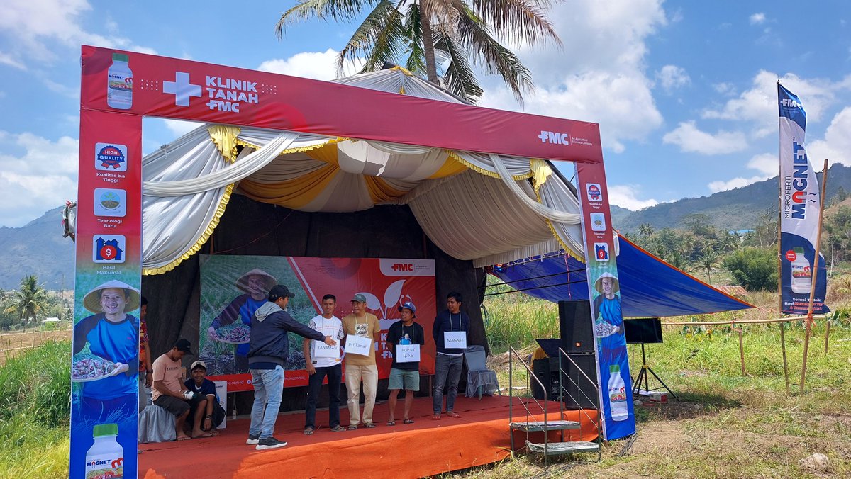 fmcapac's tweet photo. At FMC, we partner with growers to nurture healthier soils for a sustainable future. 🌱 In Indonesia, our ProTecTo Campaign and Soil Clinic empowered 700 farmers across five regions with knowledge to boost soil health and productivity. Have a look! https://t.co/BQrgPzqvPV