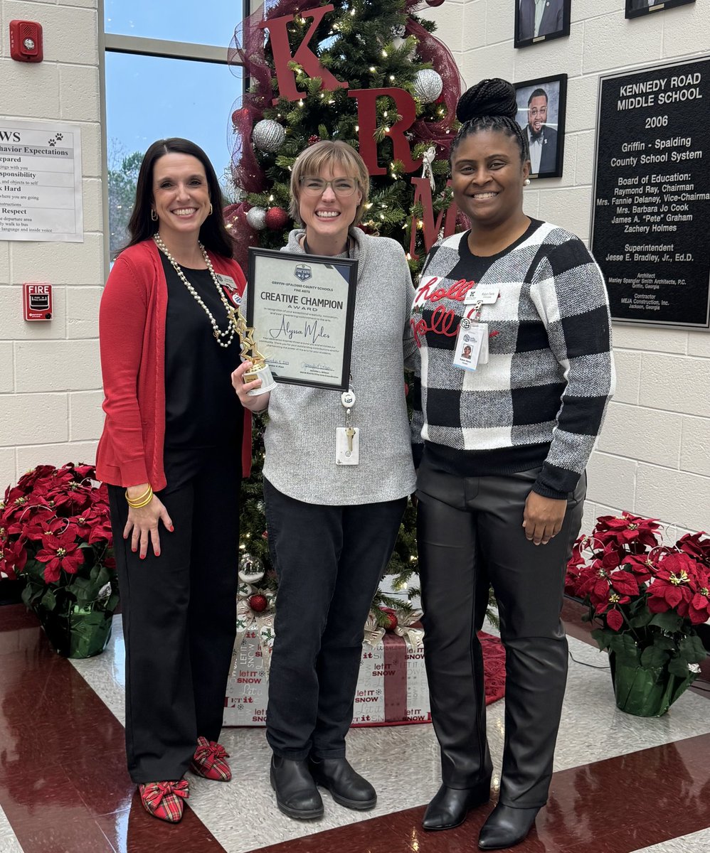 Congratulations to Mrs. Miles, Kennedy Road Middle School Art Teacher, on being named the December recipient of the GSCS Fine Arts Creative Champion Award!
<a href="/GriffinSpalding/">Griffin-Spalding K12</a> <a href="/KennedyRoadMS/">Kennedy Road Middle</a>