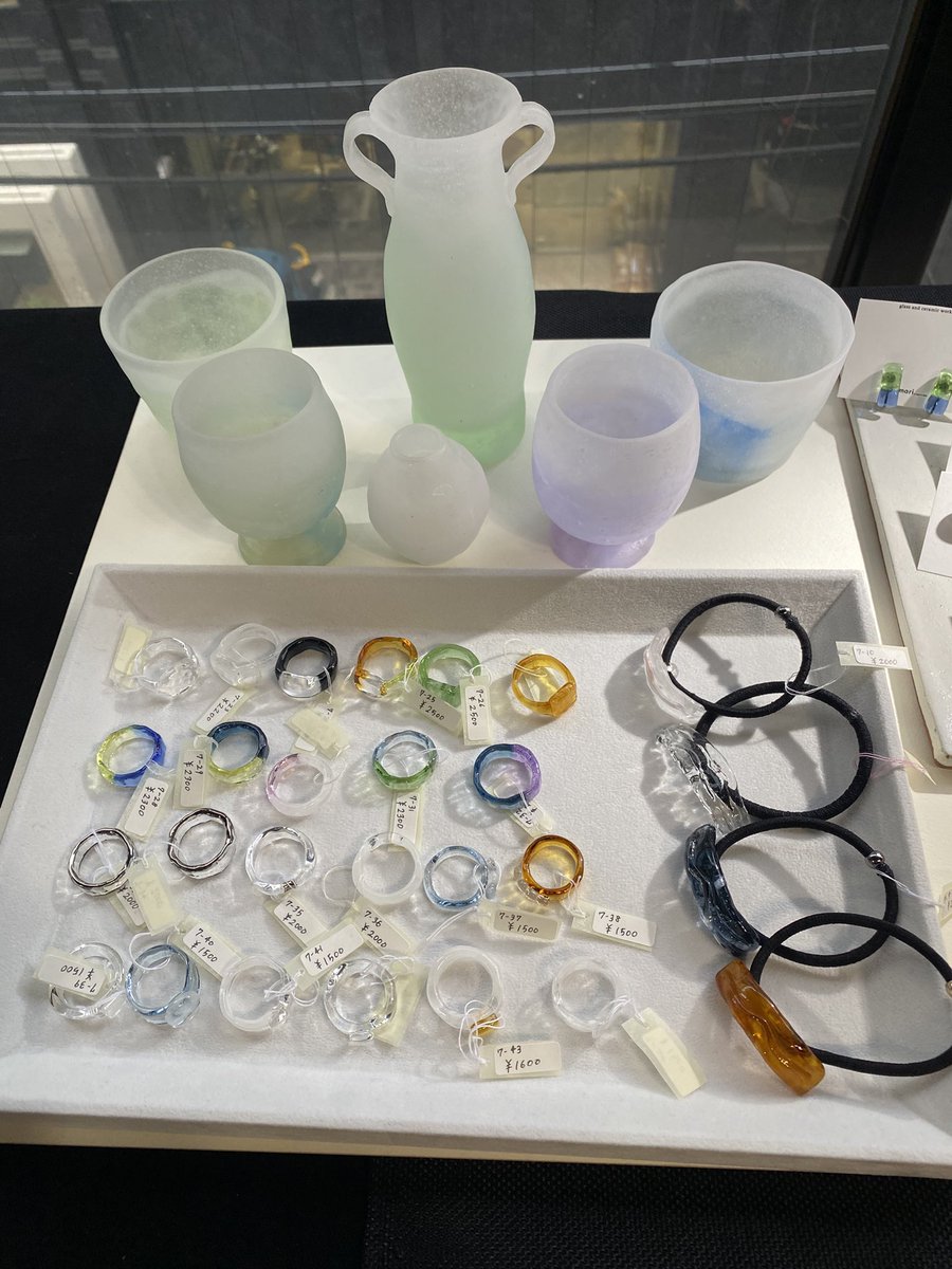 kole_potiri's tweet photo. いろんな技法でガラスに携わってる方たちの作品がたくさん並んでとても賑やかです☺️

本日も11〜17時まで
本町にて https://t.co/qrWULhElCr