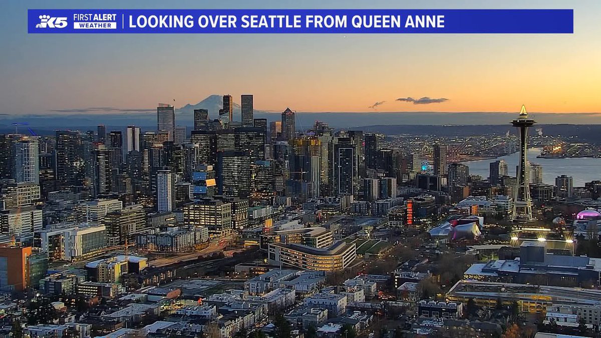 AClaibonWx's tweet photo. Quiet start to the workweek with clear skies bringing us beautiful sunsets across Western Washington.  Fog possible late tonight and into early Tuesday with temps well into the 30s.  Not as much sun tomorrow #k5fall #k5weather #wawx https://t.co/fEKy4RlJKv