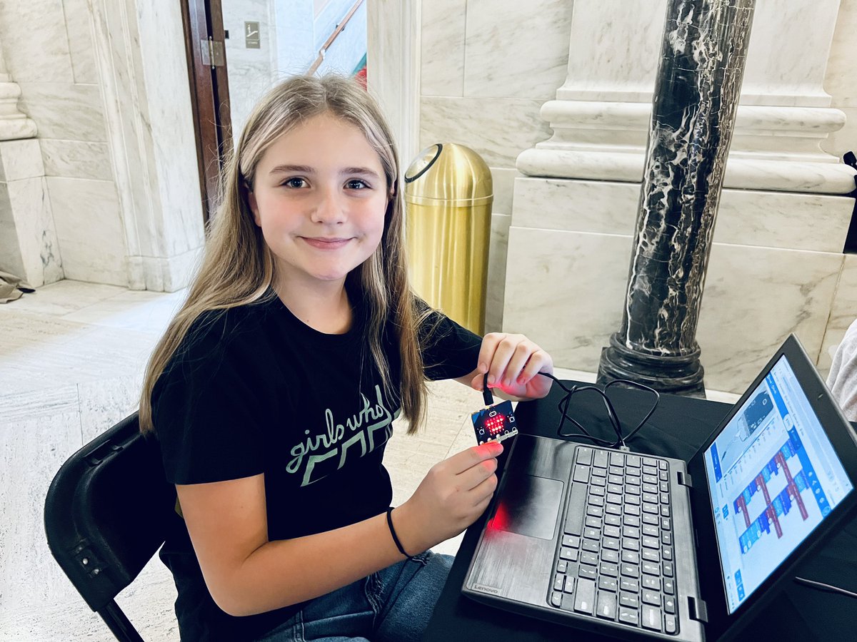 MylanPatriots's tweet image. 💻Today members of our Girls Who Code Club were invited to the second annual Country Roads Codes Day at the Capitol. We are so proud of these ladies for representing The Park and showcasing their coding skills today! #mylanpatriots #CS4WV 
@Monongalia_Co 
@WVEducation