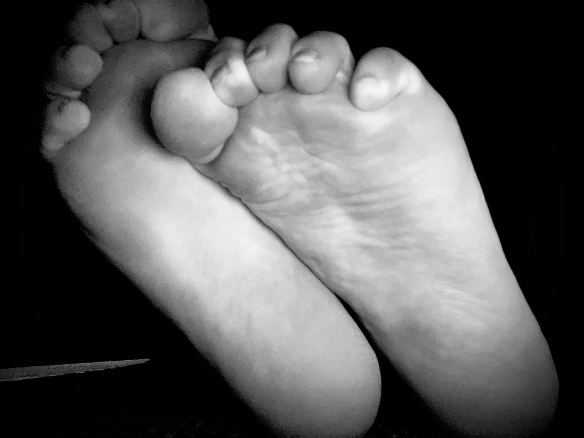 miahmexox's tweet photo. Your pathetic little pin 🍆 doesn’t make anyone’s toes curl like this in person 

Us goddesses here doing it for ourselves 😏 https://t.co/gbUlEOklxO