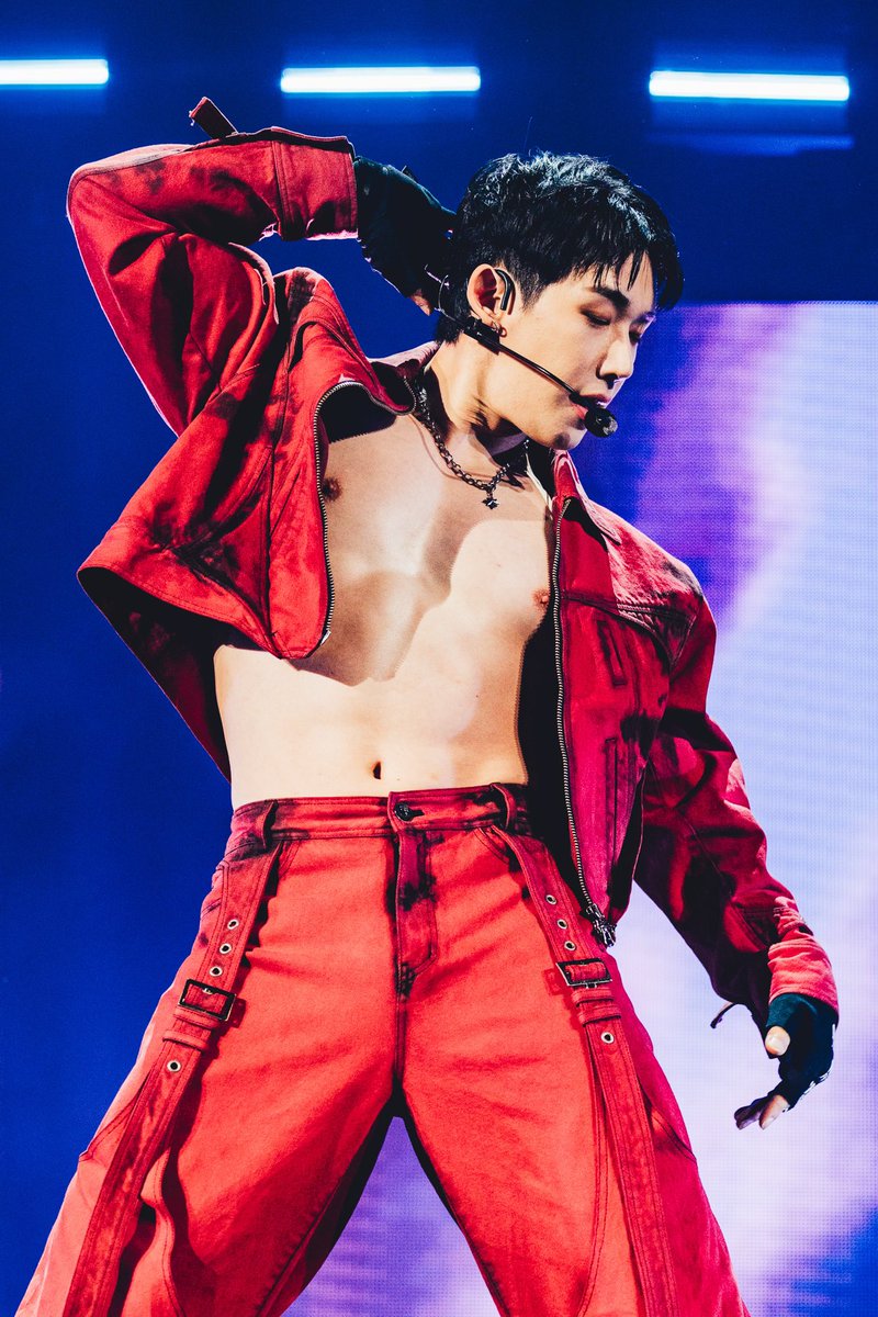 iHeartRadio's tweet photo. wonhOMGGGGG 😍❤️‍🔥 

#KISSFMJingleBall #iHeartJingleBall #WONHO 

📸: Adrianna Hall https://t.co/ISgs1f4CkB