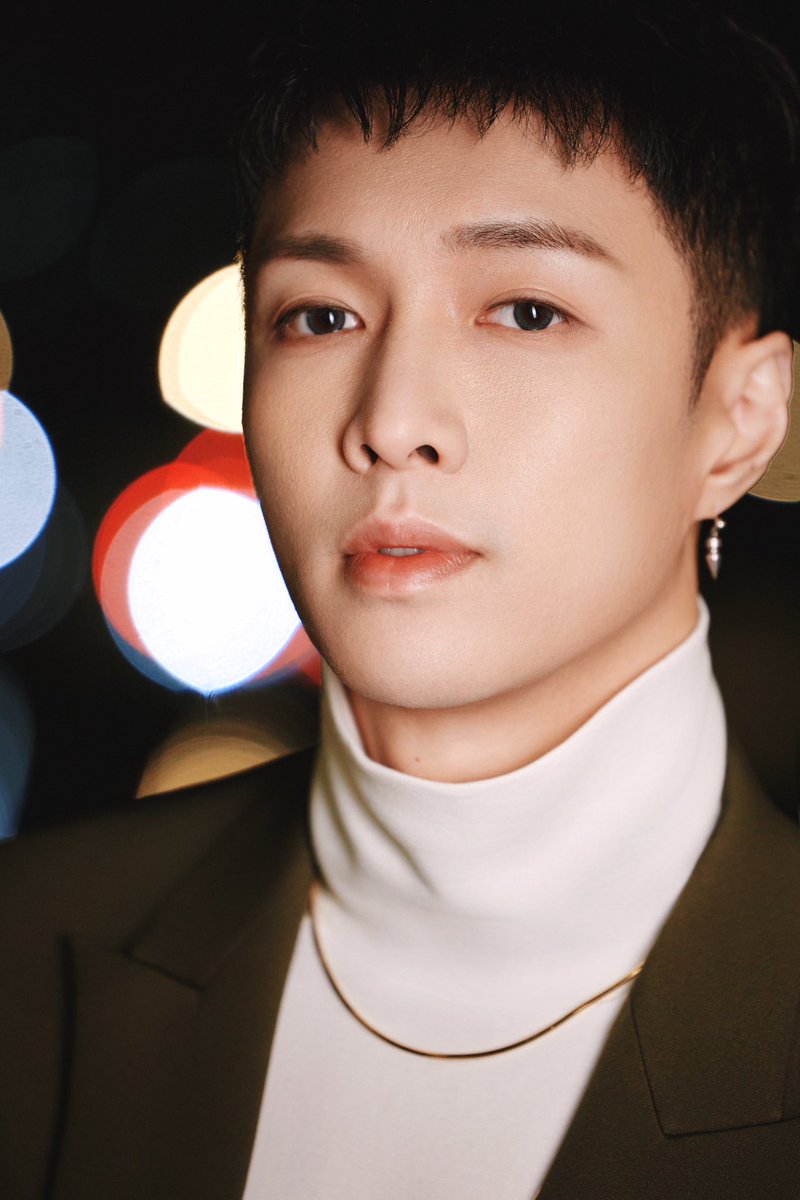lay_studio's tweet photo. Love can eliminate barriers, and sincerity is not far away.
𝑾𝒉𝒂𝒕 𝑨𝒃𝒐𝒖𝒕 𝑳𝒐𝒗𝒆 Official MV is out now! 
Director: @layzhang 
🔗 https://t.co/3NWlIEVSgr 
#LAY #LayZhang #WhatAboutLove https://t.co/UpQiLgKq2w