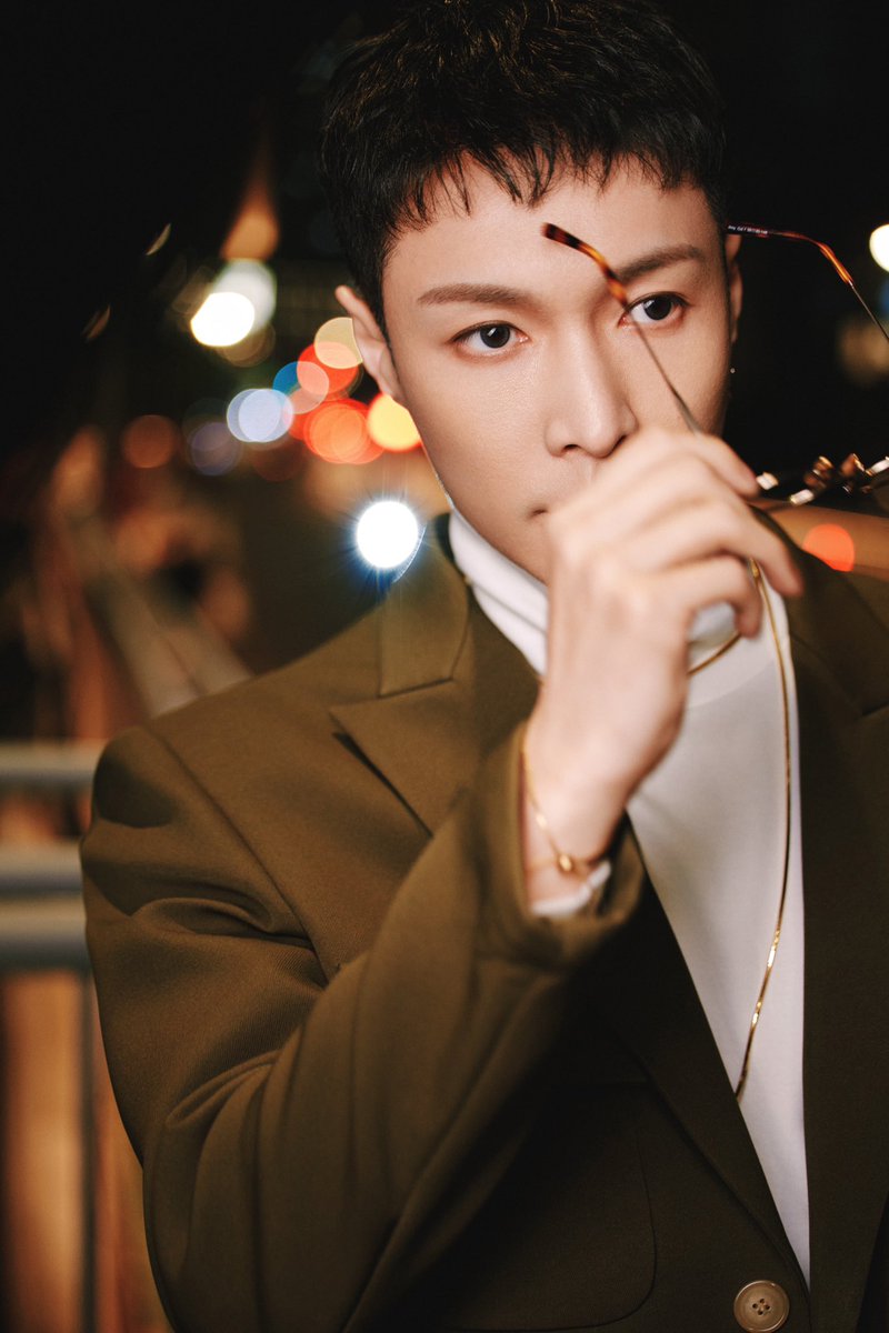 lay_studio's tweet photo. Love can eliminate barriers, and sincerity is not far away.
𝑾𝒉𝒂𝒕 𝑨𝒃𝒐𝒖𝒕 𝑳𝒐𝒗𝒆 Official MV is out now! 
Director: @layzhang 
🔗 https://t.co/3NWlIEVSgr 
#LAY #LayZhang #WhatAboutLove https://t.co/UpQiLgKq2w