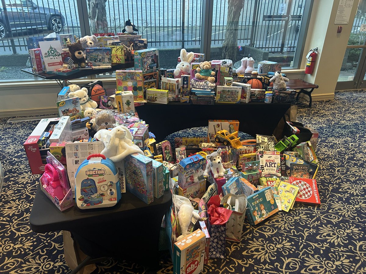 Victoria Symphony (@vicsymphony) on Twitter photo 🧸 TOY MOUNTAIN 🧸 was a big success thanks to the generous contributions of our Christmas Pops audience. More than 300 toys were gathered over two concerts!
All toys will be delivered to children in need throughout Greater Victoria.
<a href="/CFAXsantas/">CFAX Santas</a> <a href="/VirginRadioVIC/">Virgin Radio Victoria</a> #ToyDrive #yyj 🧸 TOY MOUNTAIN 🧸 was a big success thanks to the generous contributions of our Christmas Pops audience. More than 300 toys were gathered over two concerts!
All toys will be delivered to children in need throughout Greater Victoria.
<a href="/CFAXsantas/">CFAX Santas</a> <a href="/VirginRadioVIC/">Virgin Radio Victoria</a> #ToyDrive #yyj