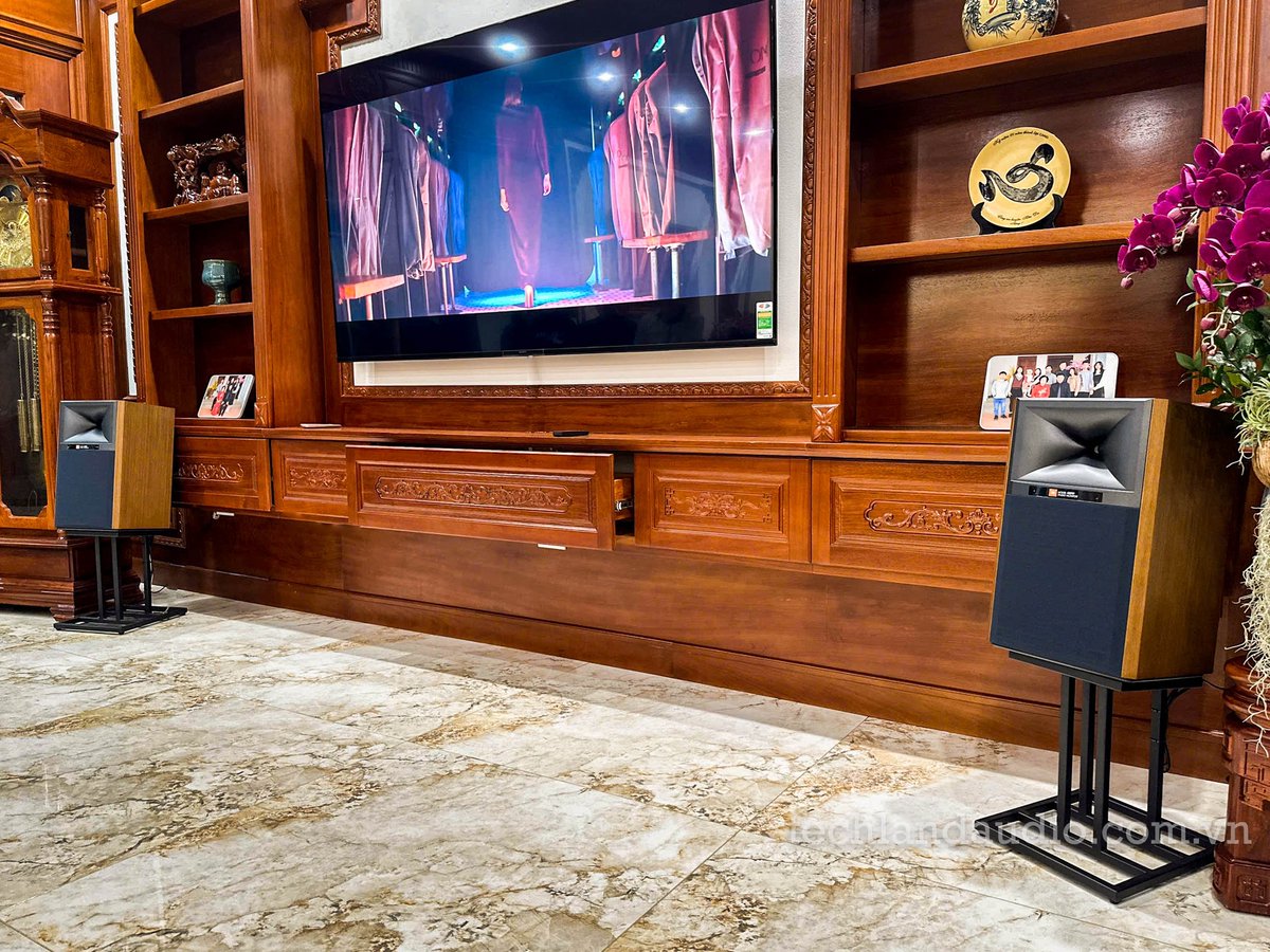 AudioTechland's tweet photo. Khi phòng khách là nơi thể hiện lối sống, cá tính và trở thành "vũ trụ" riêng của gia chủ
--------
TecHland Audio
39 Tràng Thi, Hoàn Kiếm, Hà Nội
0243 8524 524
#JBL #4329P #Studio #Monitor #bookshelf #Loakhôngdây #Loaactive #techland39trangthi #techlandaudio #techland https://t.co/jcSOuNlHvw