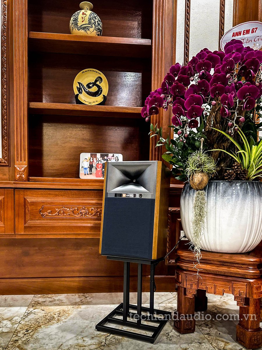 AudioTechland's tweet photo. Khi phòng khách là nơi thể hiện lối sống, cá tính và trở thành "vũ trụ" riêng của gia chủ
--------
TecHland Audio
39 Tràng Thi, Hoàn Kiếm, Hà Nội
0243 8524 524
#JBL #4329P #Studio #Monitor #bookshelf #Loakhôngdây #Loaactive #techland39trangthi #techlandaudio #techland https://t.co/jcSOuNlHvw