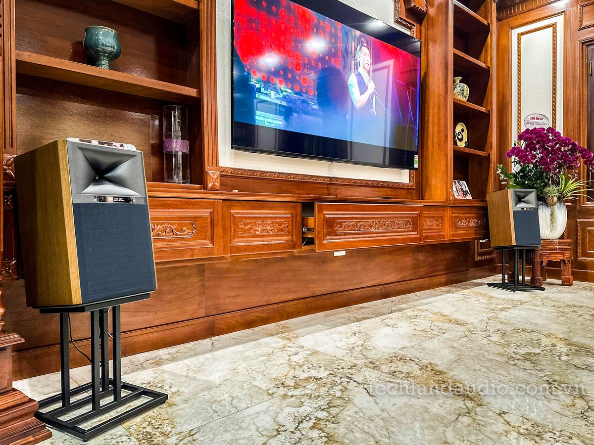 AudioTechland's tweet photo. Khi phòng khách là nơi thể hiện lối sống, cá tính và trở thành "vũ trụ" riêng của gia chủ
--------
TecHland Audio
39 Tràng Thi, Hoàn Kiếm, Hà Nội
0243 8524 524
#JBL #4329P #Studio #Monitor #bookshelf #Loakhôngdây #Loaactive #techland39trangthi #techlandaudio #techland https://t.co/jcSOuNlHvw