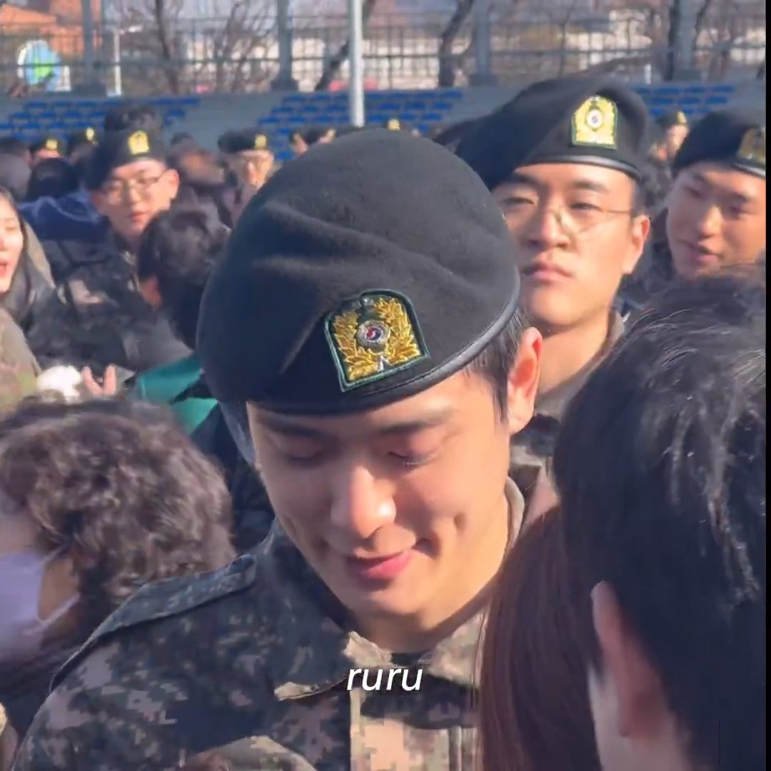 adore_jjh's tweet photo. cutie... 😭 https://t.co/8DnxbfC3SM