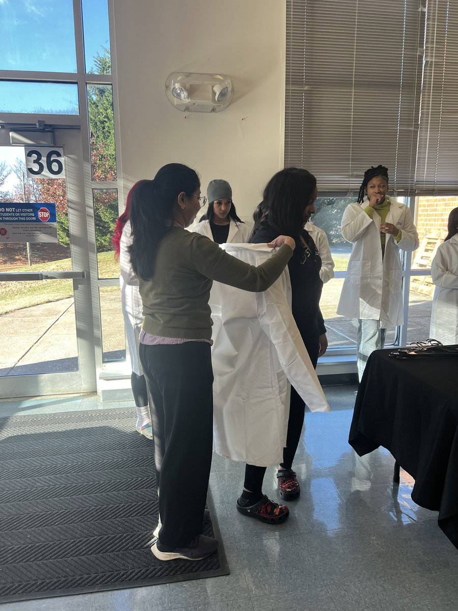 ashapraks's tweet photo. 🎉 Proud moment at @WoodlawnHS_BCPS! We celebrated our students’ dedication and achievements at the #whitecoatceremony , marking the start of their journey in STEM.🥼💡Honoring tradition, excellence, and a bright future ahead! ✨🌟 @JamelJernigan @MiVidaMParham #STEM #Innovation https://t.co/sy9MSNSzkE