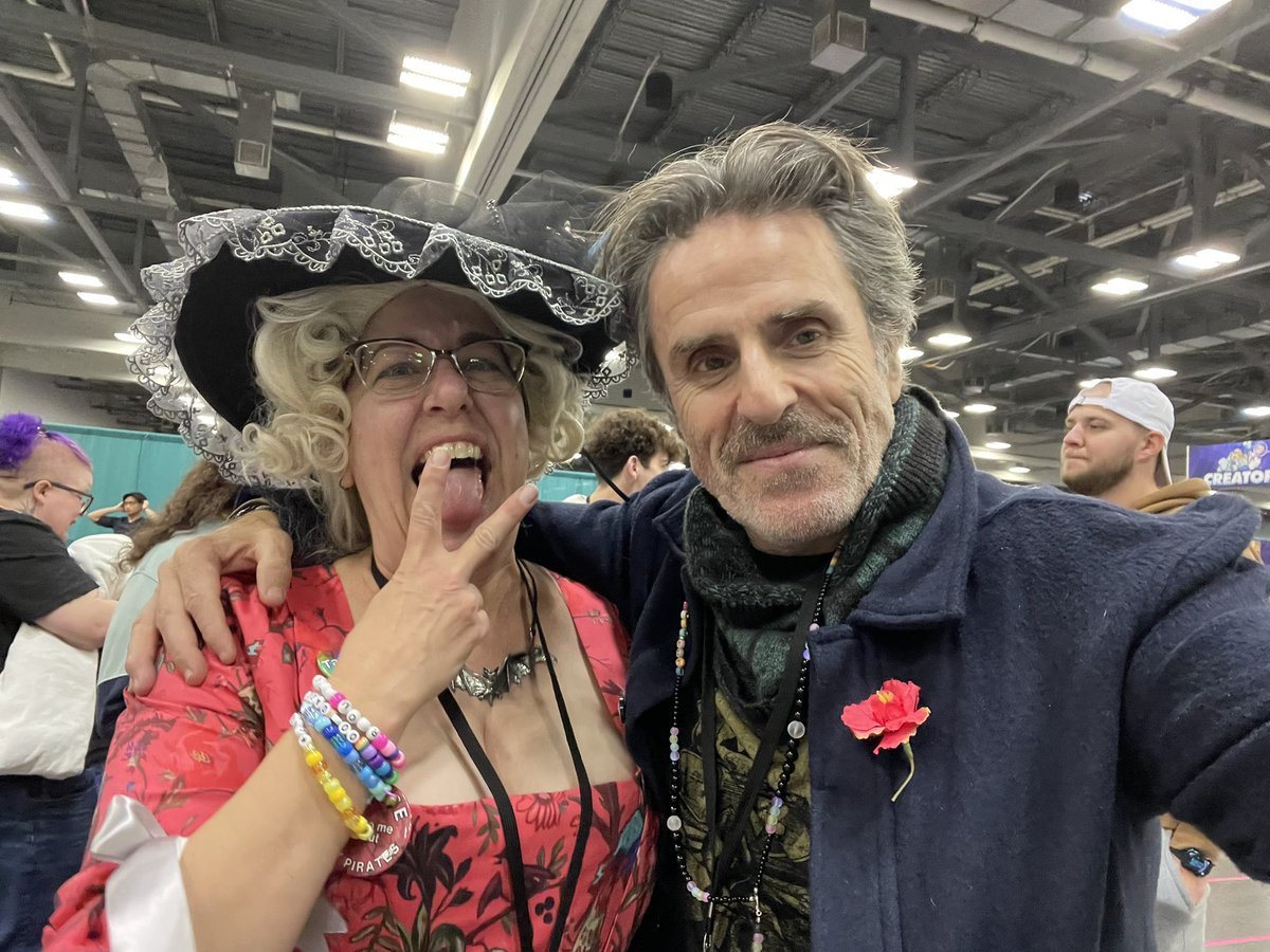 eustacia_f's tweet photo. Galaxy Con Columbus was a freakin whirlwind. Hanging with my crew and meeting all the pirates makes my heart sing! And seeing all the fantastic cosplays was of course amazing. Next time I'll hopefully be more on it and ask to take more pics! #OFMD https://t.co/bxkbPm5Zm0