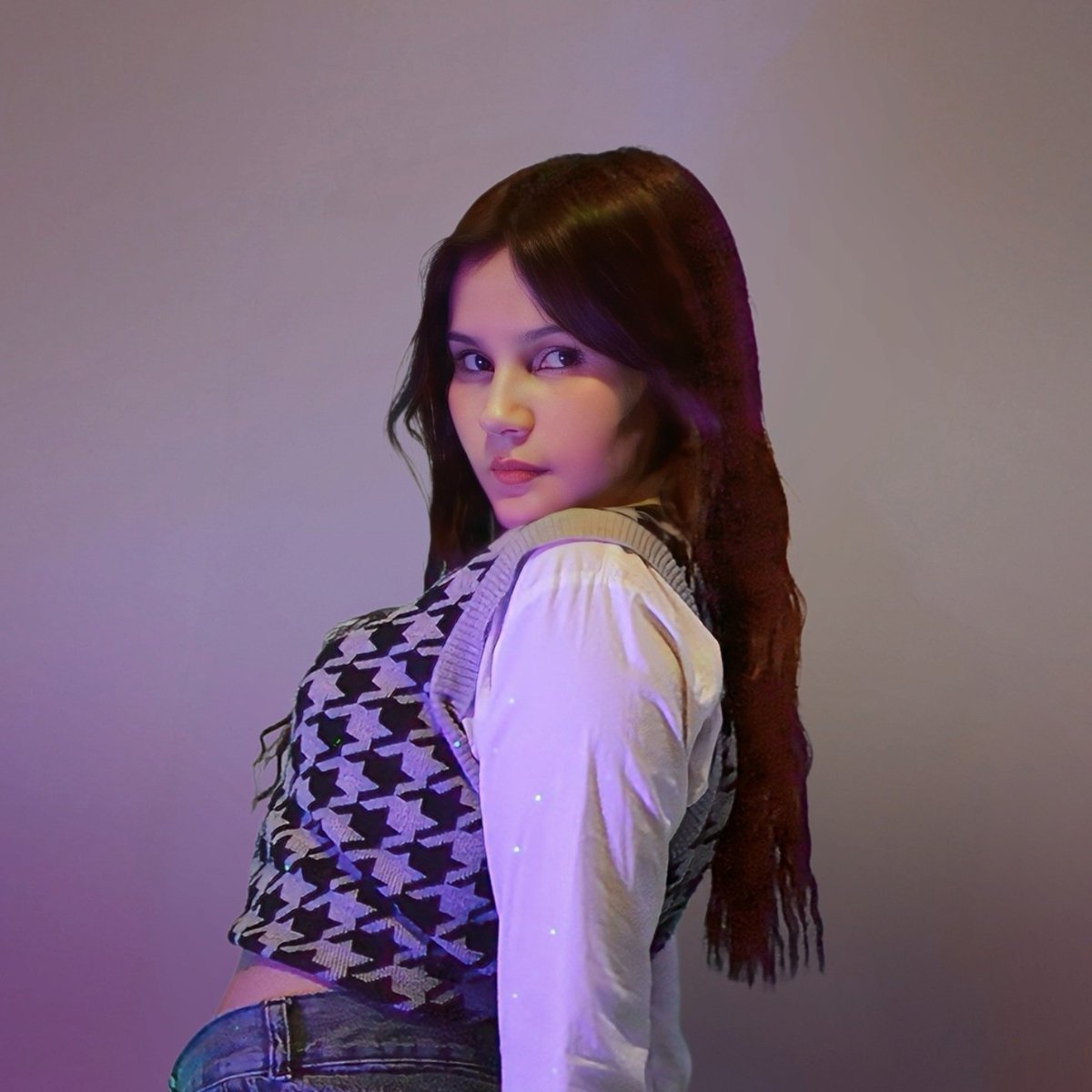 🚨| María Becerra lanzará una colaboración con Lumilov a principios del año que viene 2025.🔥

— Según rumores será una canción Pop.