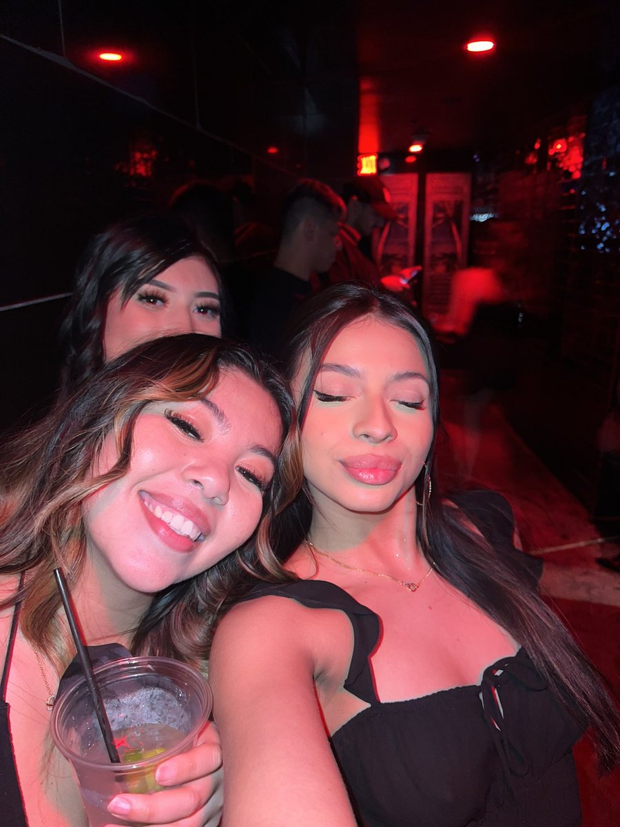 sweetofran's tweet photo. night out 🍸 https://t.co/5Pv6WN5lDF