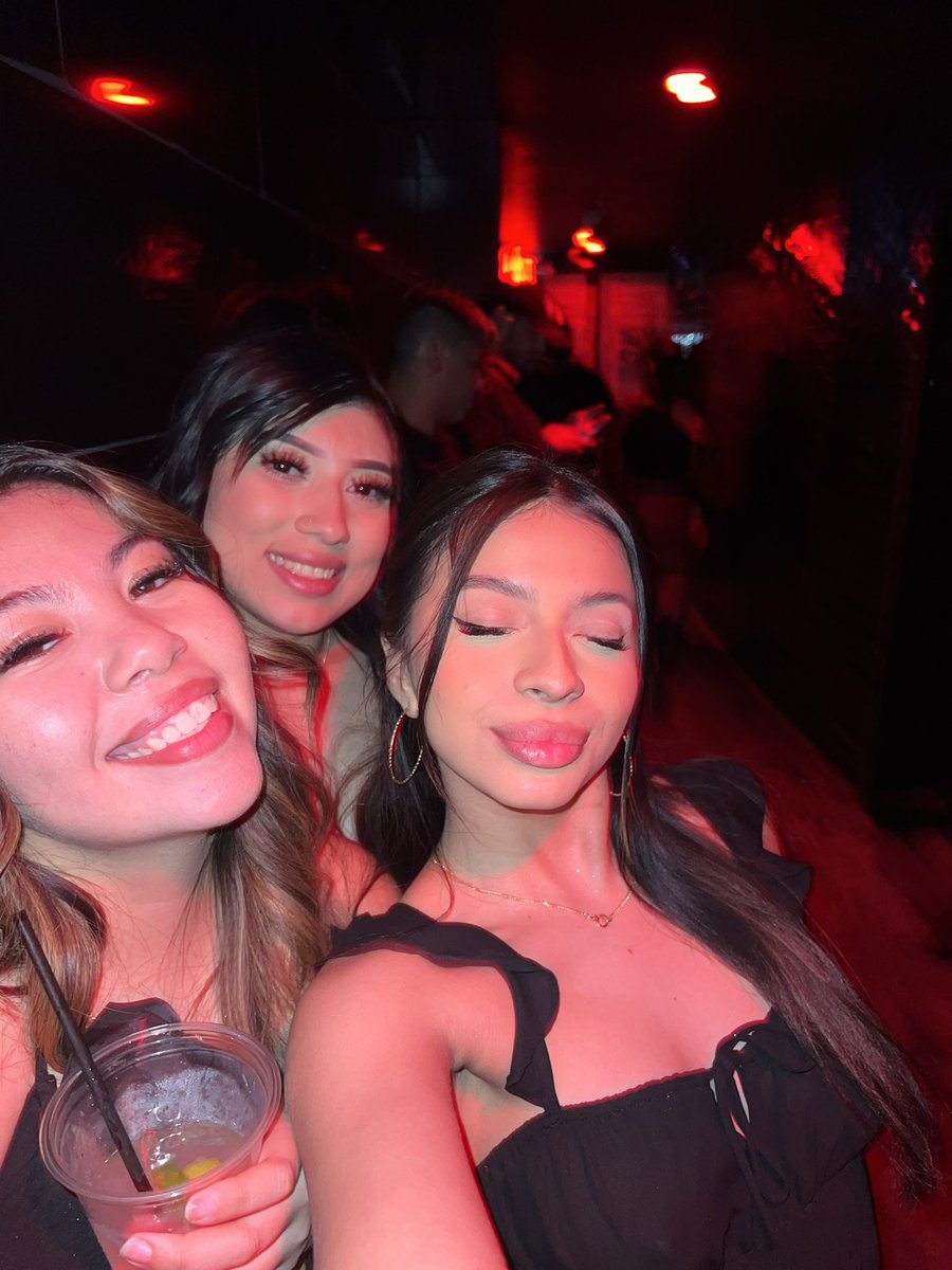 sweetofran's tweet photo. night out 🍸 https://t.co/5Pv6WN5lDF