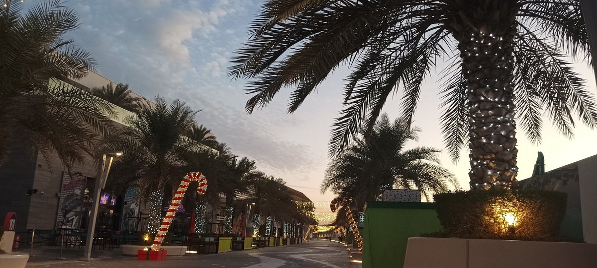 janabbacy's tweet photo. #AbuDhabiGP 
#AbuDhabi 
#GoodMorning 
#GoodQualityPicturePhotobook https://t.co/LgZFWLnZnm