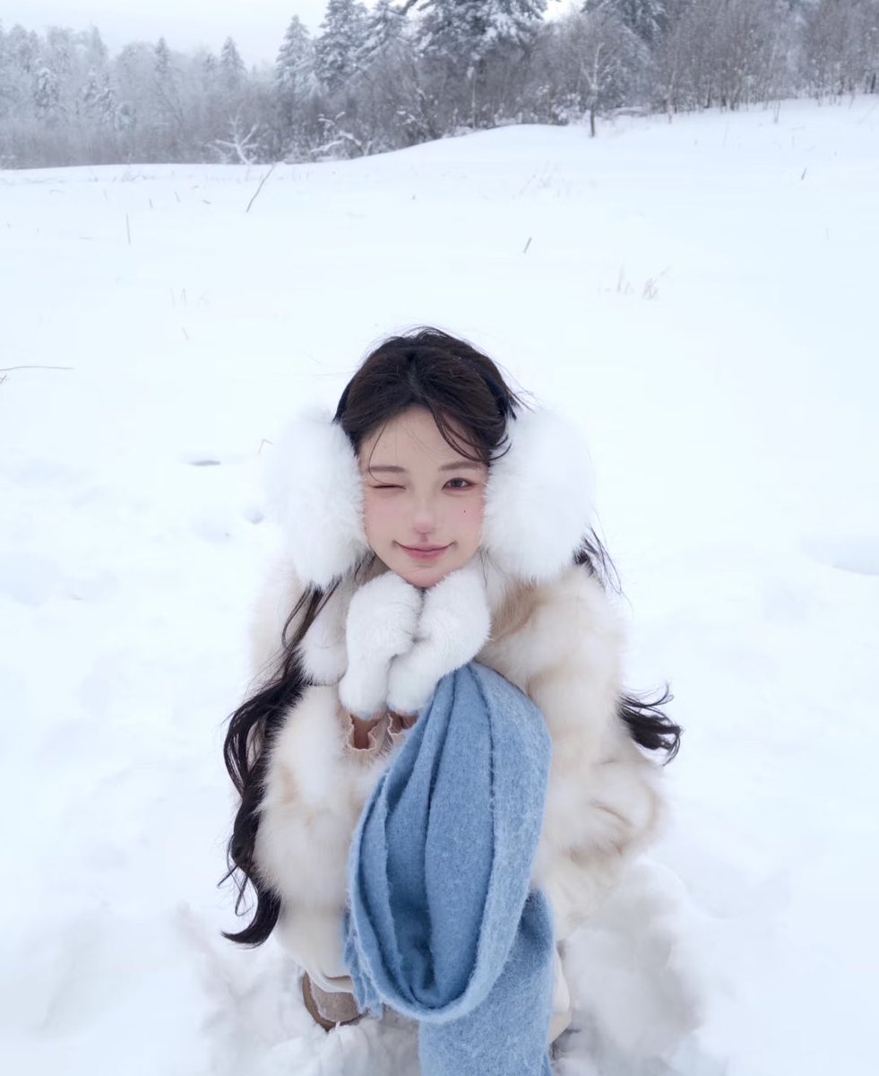 hxxx369's tweet photo. 写真撮ってもらう時に、全然盛れないって人はこの撮り方で頼んでみて。マジで失敗しないから。 https://t.co/ycUotRf2xq